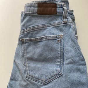 Madewell curvy fit vintage light wash jeans. Size 25.